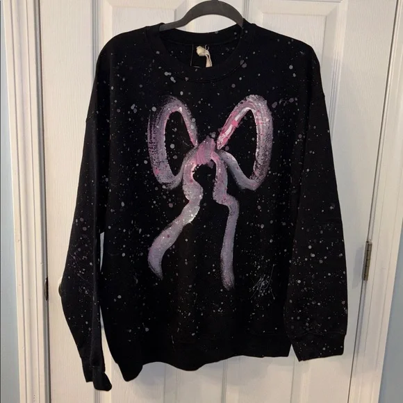 NWT Urban Renewal Remade Bow Painted Sweatshirt in Black, size L PTP 25” - Picture 5 of 14
